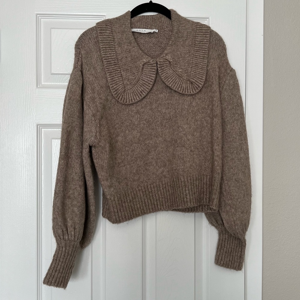 Peter Pan collar knit sweater